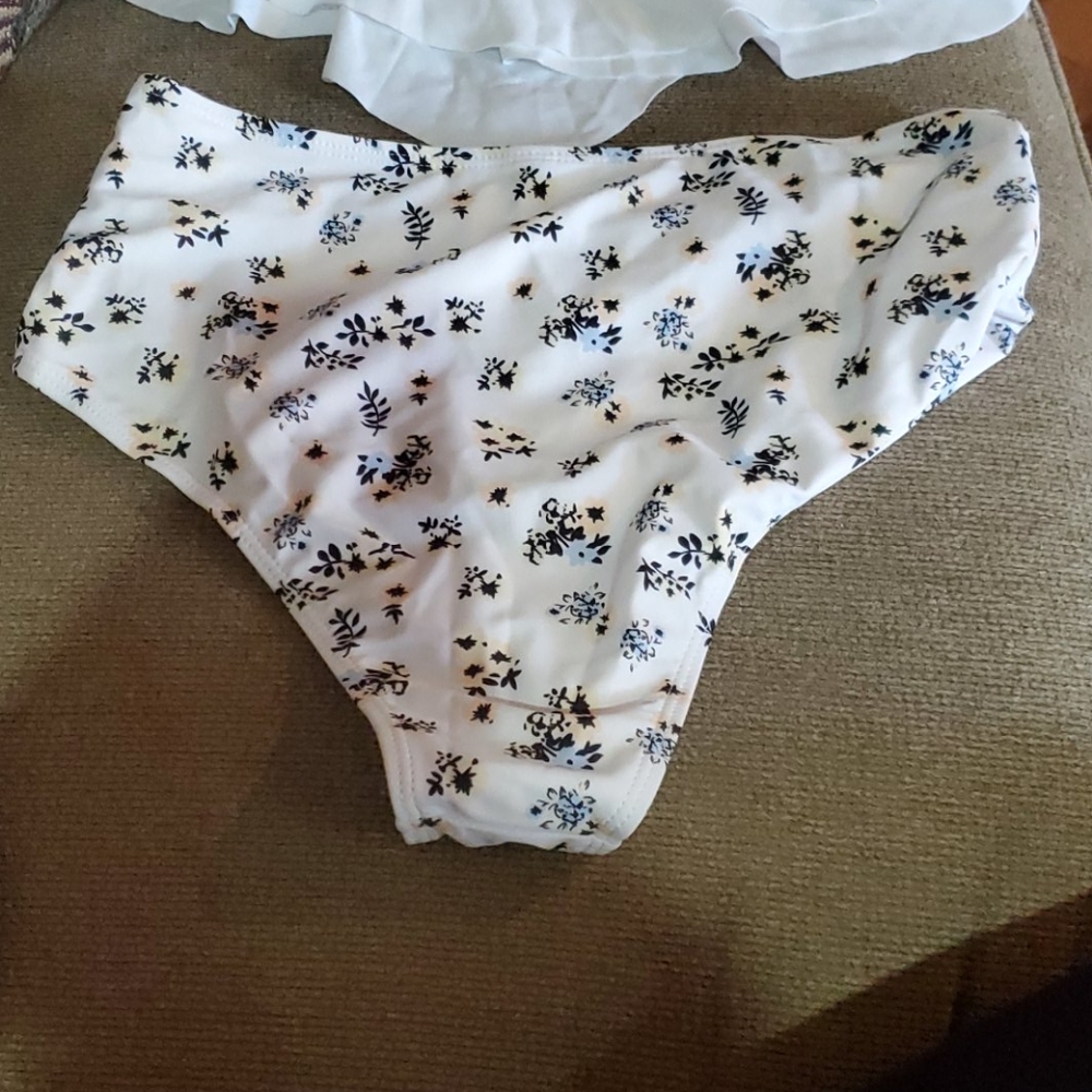 Cheeky bikini - Picture 5 of 10